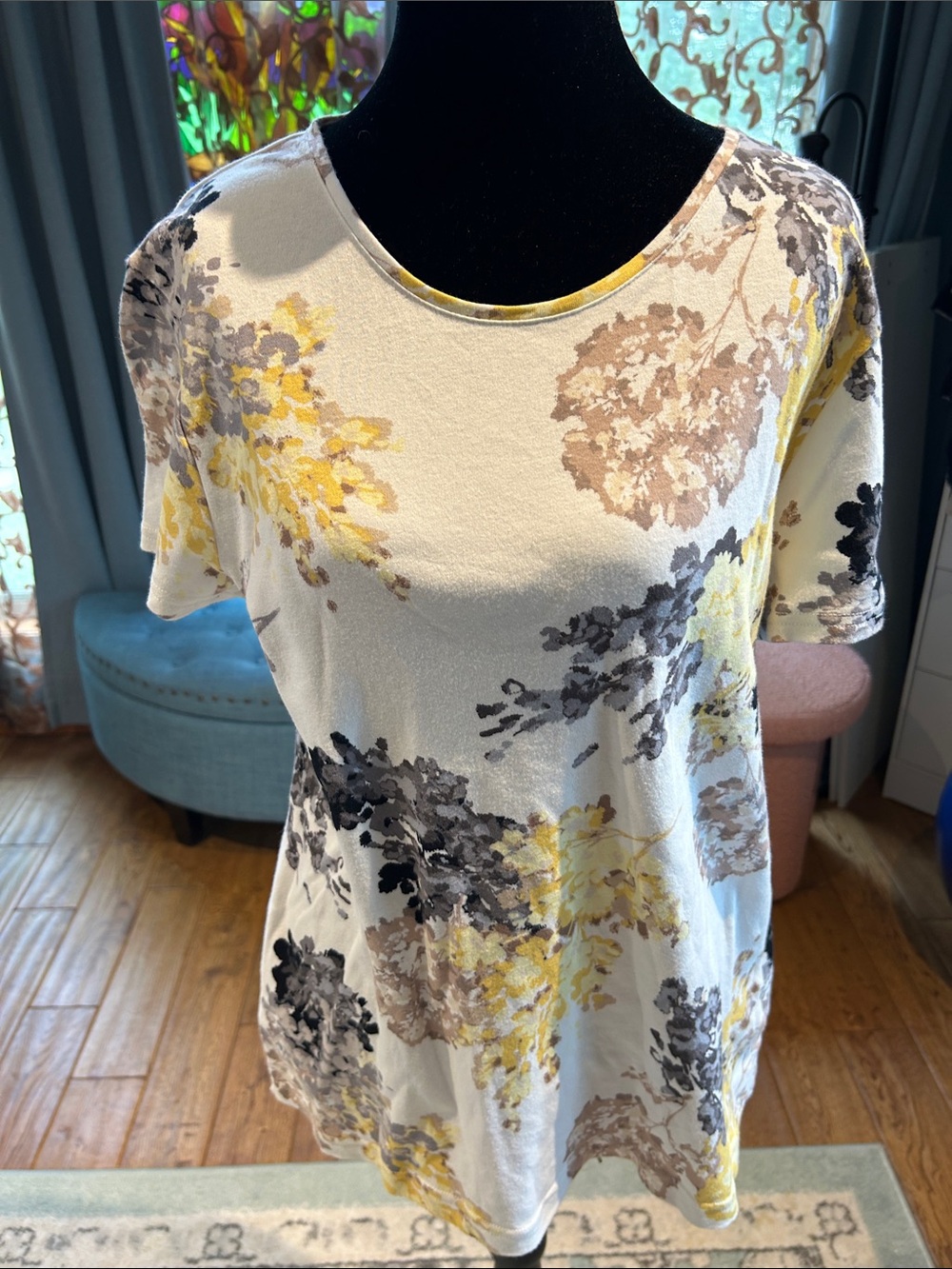 Women’s Cream Floral Short-Sleeve Crew Neck Top